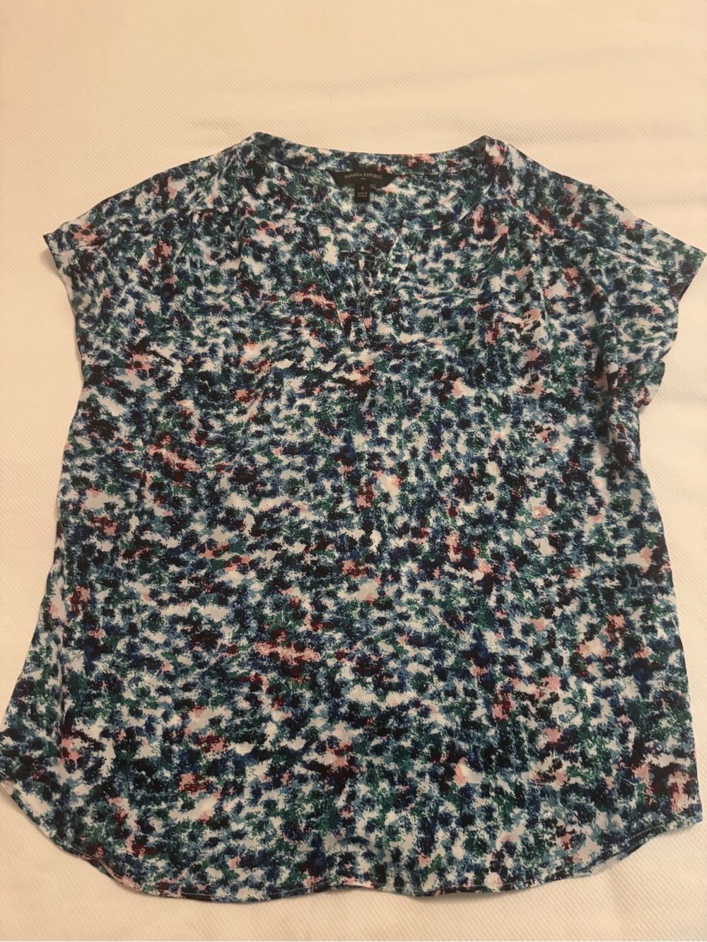 Banana Republic Navy Multi Floral Pleated Cap Sleeve Blouse - Picture 2 of 7